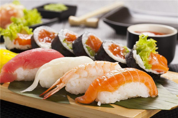 黑鲸料理寿司加盟