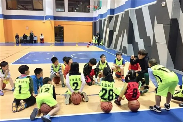 彩虹青少年篮球训练营加盟